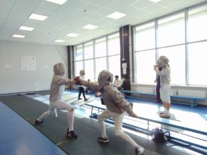 соревнования по фехтованию на саблях среди юношей и девушек до 15 лет