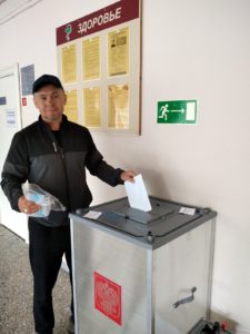 педагог Даниуллов РШ на избирательном участке