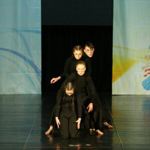 На фото танцоры "Школы современного танца "Дуэт"